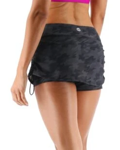TYR Durafast Elite® Women's Della Skort - Blackout Camo -TYR Store BSFBC7A 001 alt04